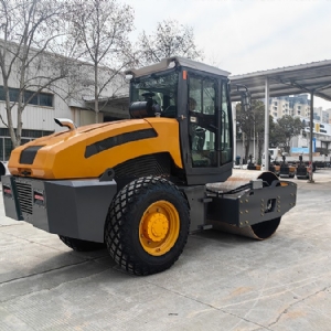 座駕壓路機STS08