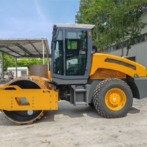 座駕壓路機STS08